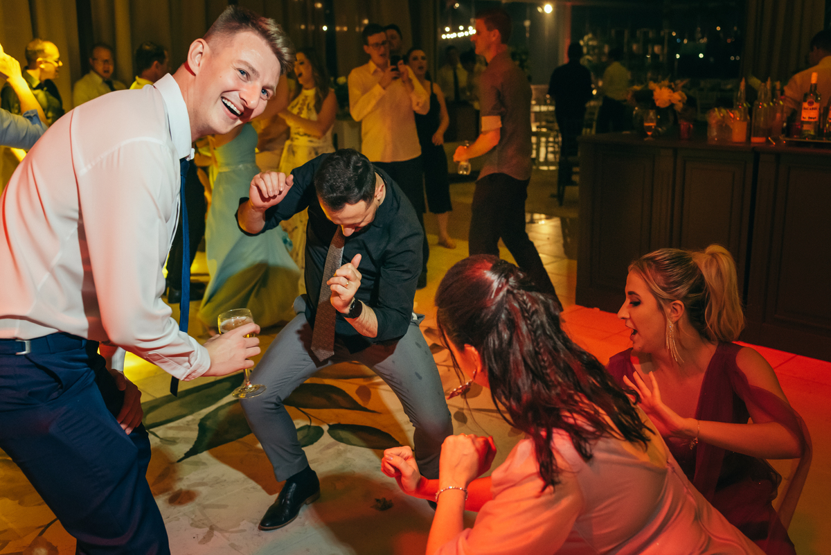 casamento de dia daniela radavelli fotógrafa na serra gaucha vestido de noiva cerimonia de casamento externo casamento  vale dos vinhedos