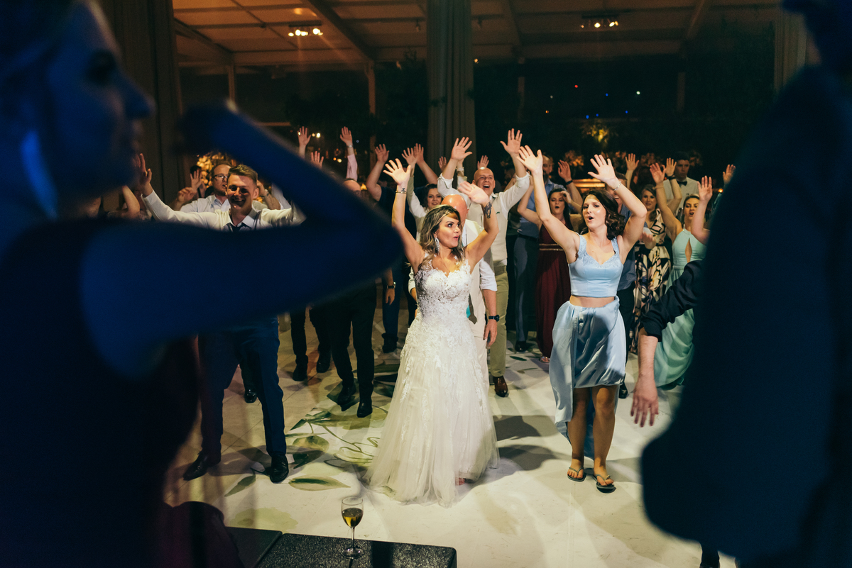 casamento de dia daniela radavelli fotógrafa na serra gaucha vestido de noiva cerimonia de casamento externo casamento  vale dos vinhedos