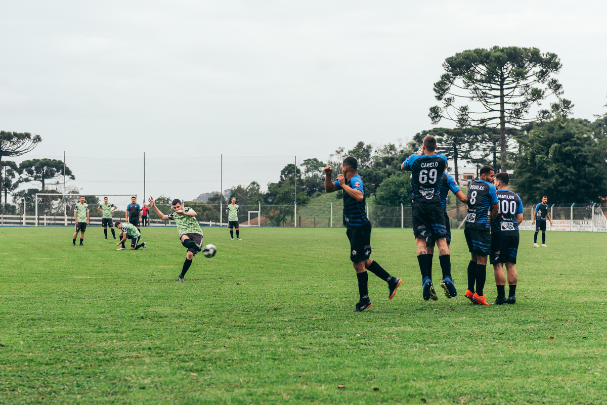 daniela radavelli fotógrafa na serra gaucha vestido de noiva making of noivo casamento carlos barbosa