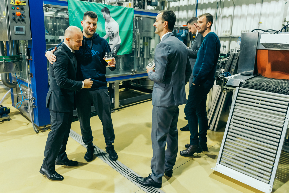 daniela radavelli fotógrafa na serra gaucha vestido de noiva making of noivo casamento carlos barbosa