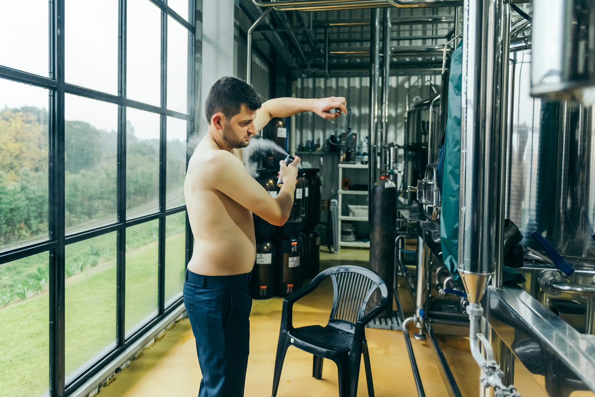 daniela radavelli fotógrafa na serra gaucha vestido de noiva making of noivo casamento carlos barbosa