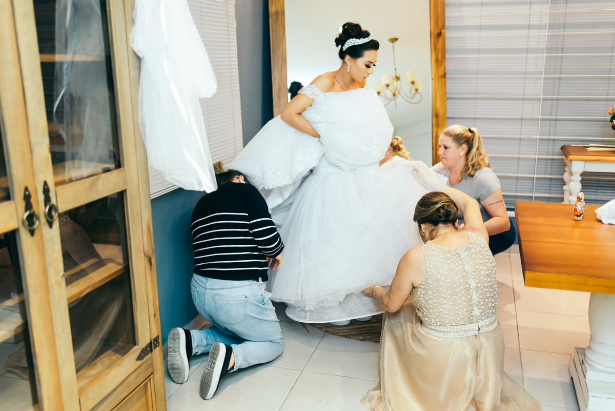 daniela radavelli fotógrafa na serra gaucha vestido de noiva making of noiva casamento carlos barbosa