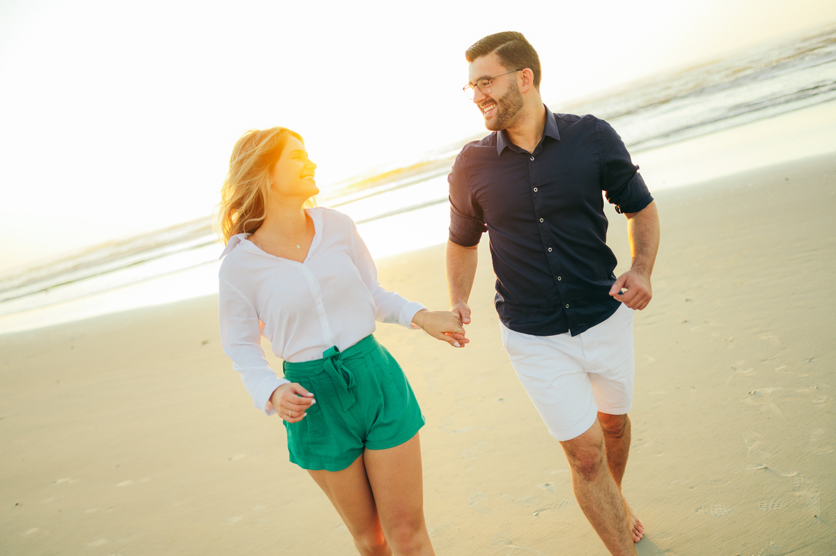 pre wedding ensaio em Torres daniela radavelli fotografia look de ensaio na praia casamento na praia  