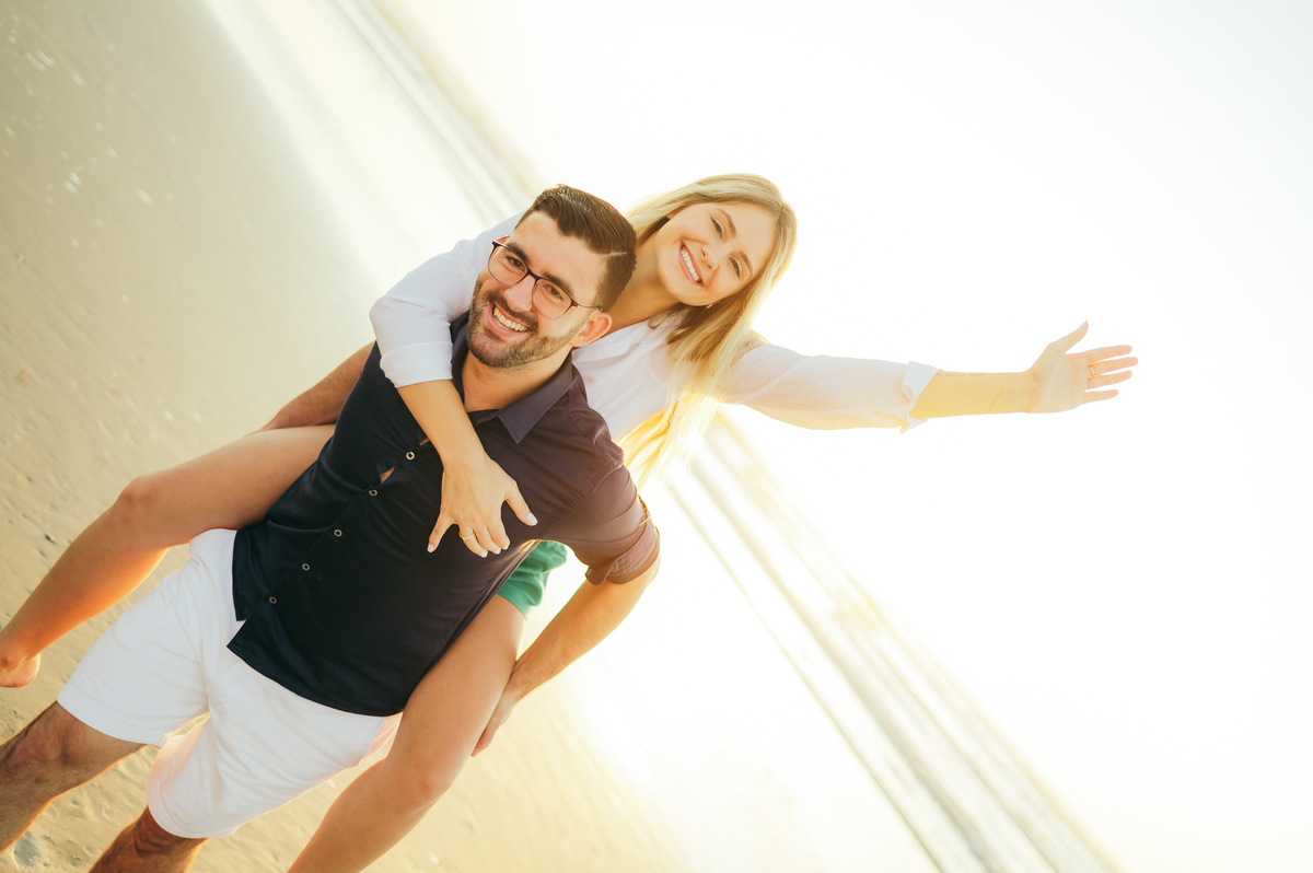 pre wedding ensaio em Torres daniela radavelli fotografia look de ensaio na praia casamento na praia  