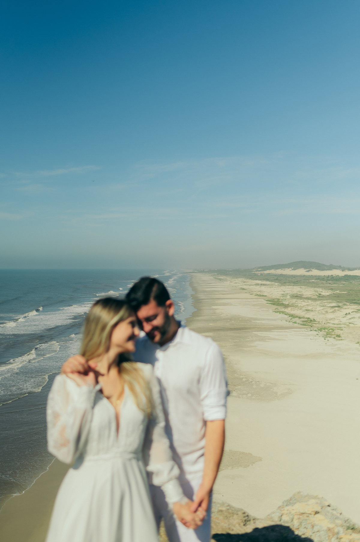 pre wedding ensaio em Torres daniela radavelli fotografia look de ensaio na praia casamento na praia  