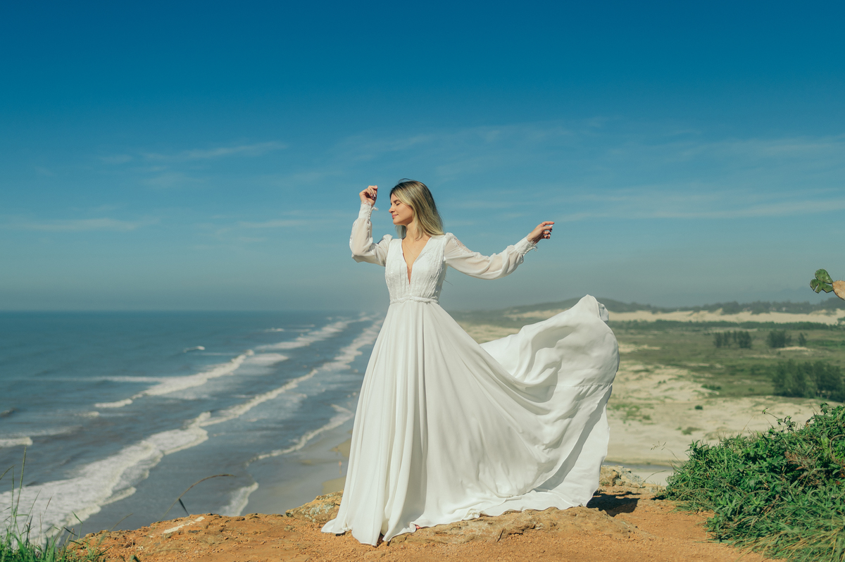 pre wedding ensaio em Torres daniela radavelli fotografia look de ensaio na praia casamento na praia  