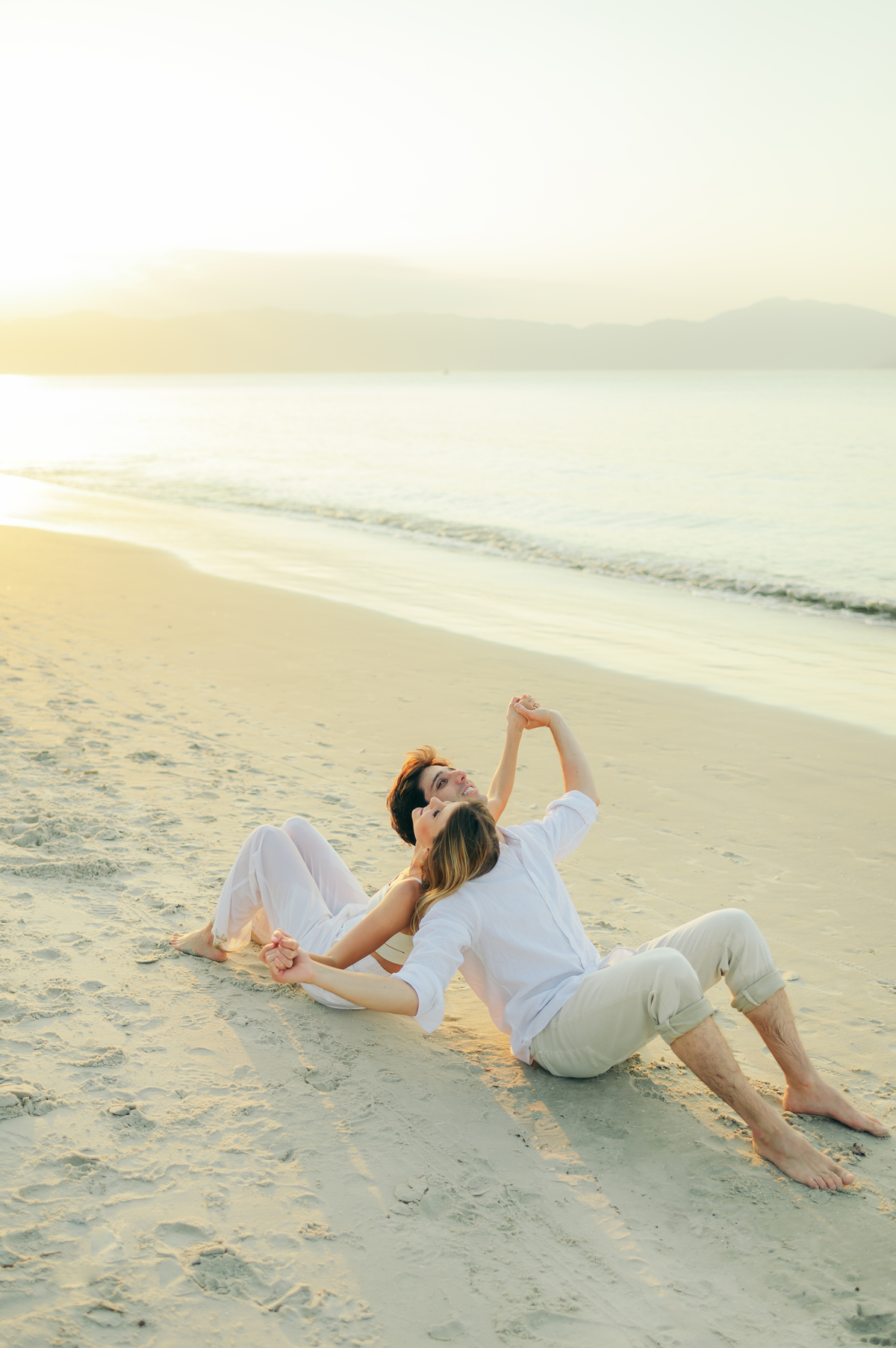 pre wedding ensaio em Floripa daniela radavelli fotografia look de ensaio na praia casamento na praia  