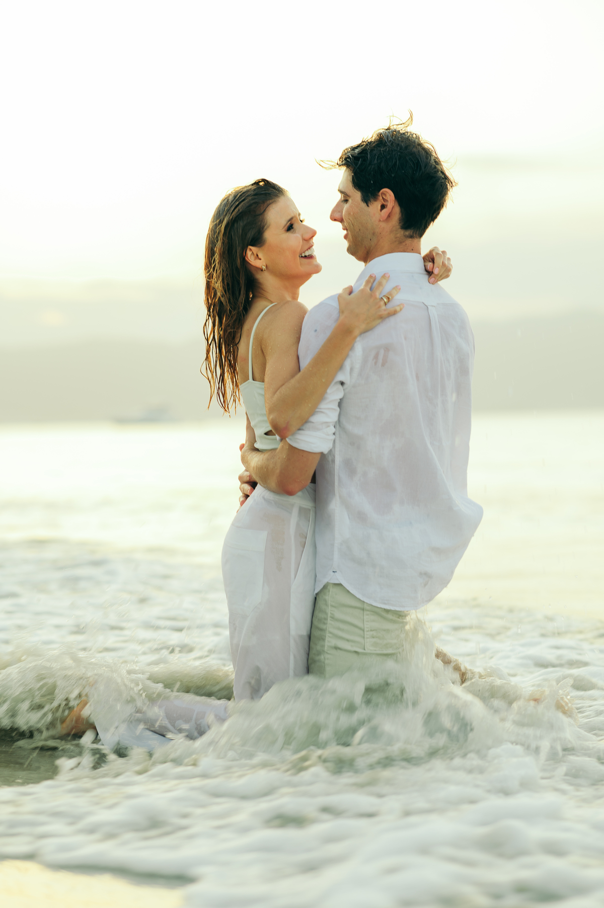 pre wedding ensaio em Floripa daniela radavelli fotografia look de ensaio na praia casamento na praia  