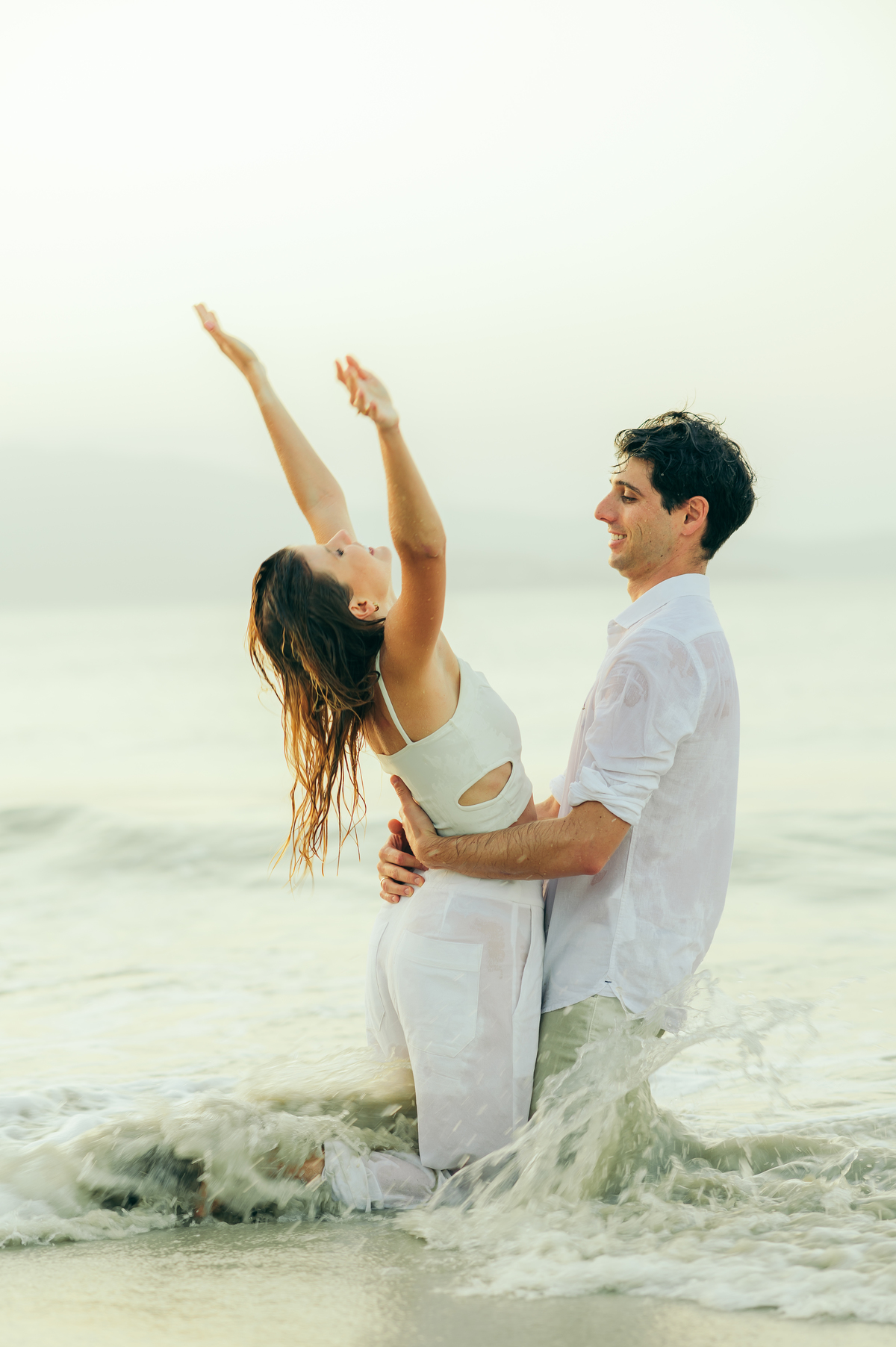 pre wedding ensaio em Floripa daniela radavelli fotografia look de ensaio na praia casamento na praia  