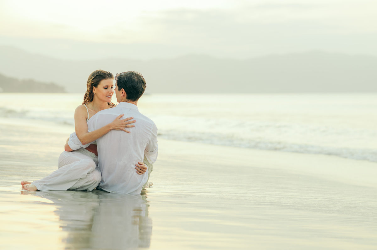 pre wedding ensaio em Floripa daniela radavelli fotografia look de ensaio na praia casamento na praia  