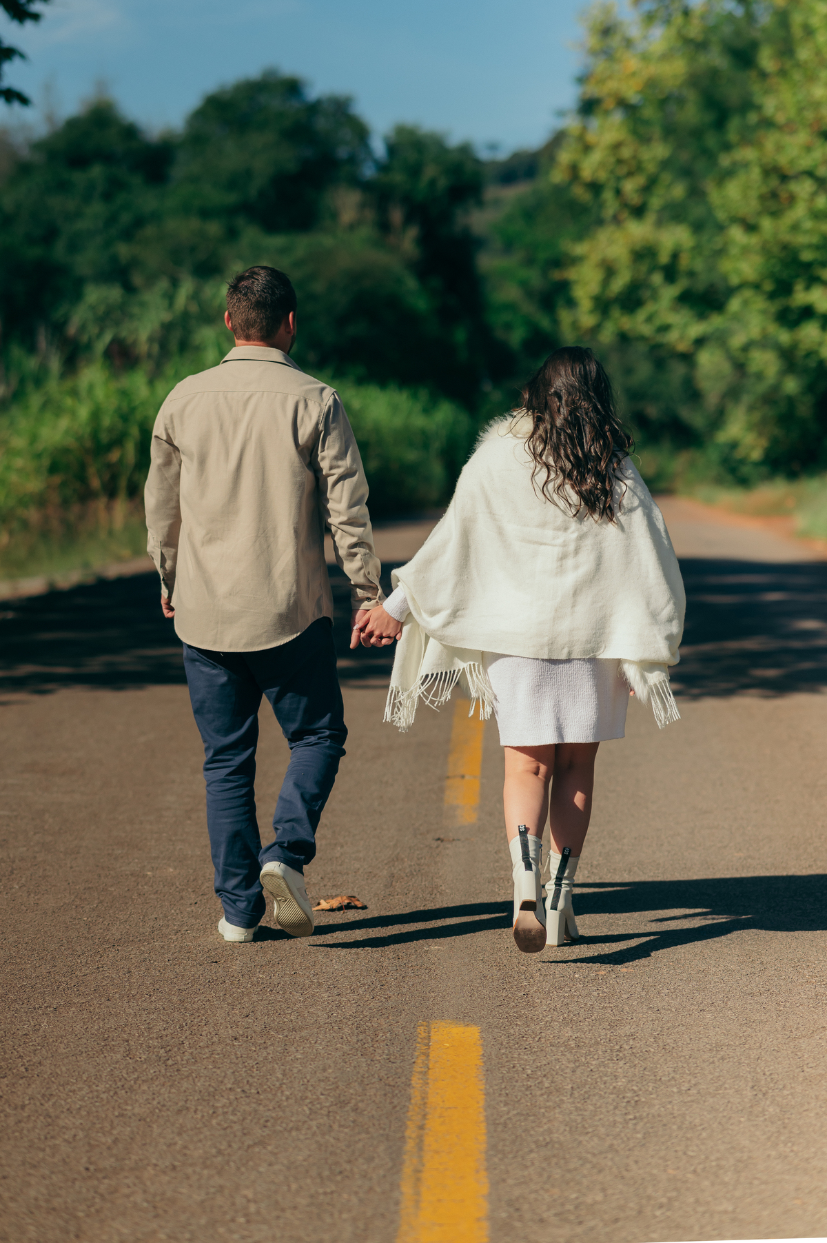 ensaio de casal em Monte Belo do Sul pré wedding na Serra Gaúcha daniela radavelli fotografia fotos com vinho e parreiral 