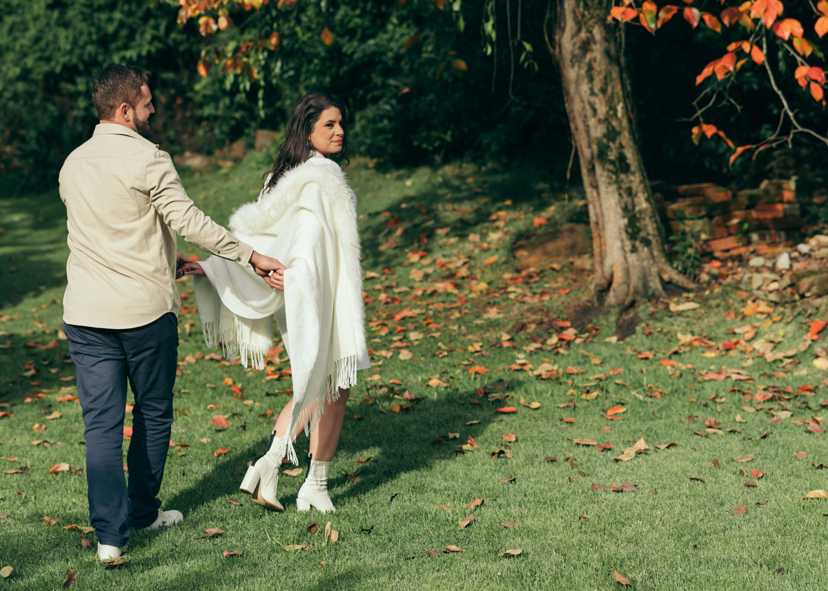 ensaio de casal em Monte Belo do Sul pré wedding na Serra Gaúcha daniela radavelli fotografia fotos com vinho e parreiral 