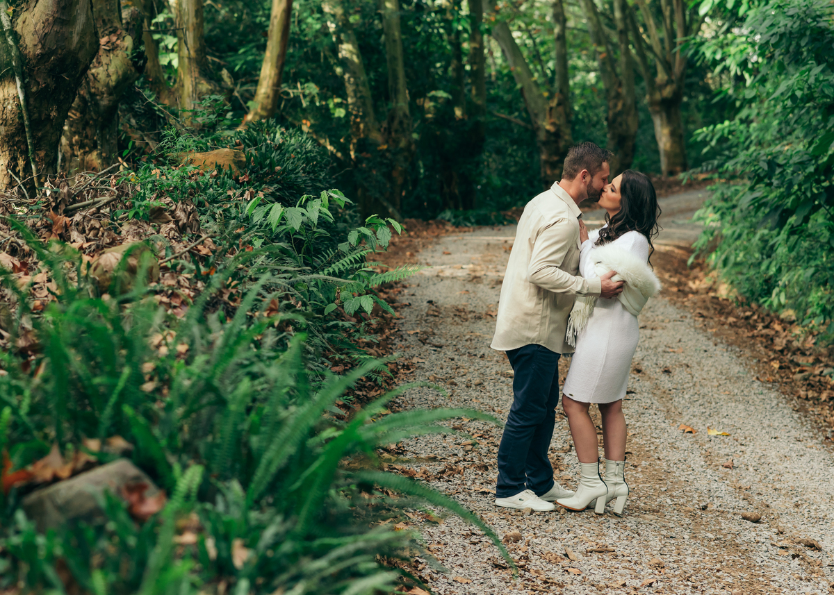 ensaio de casal em Monte Belo do Sul pré wedding na Serra Gaúcha daniela radavelli fotografia fotos com vinho e parreiral 