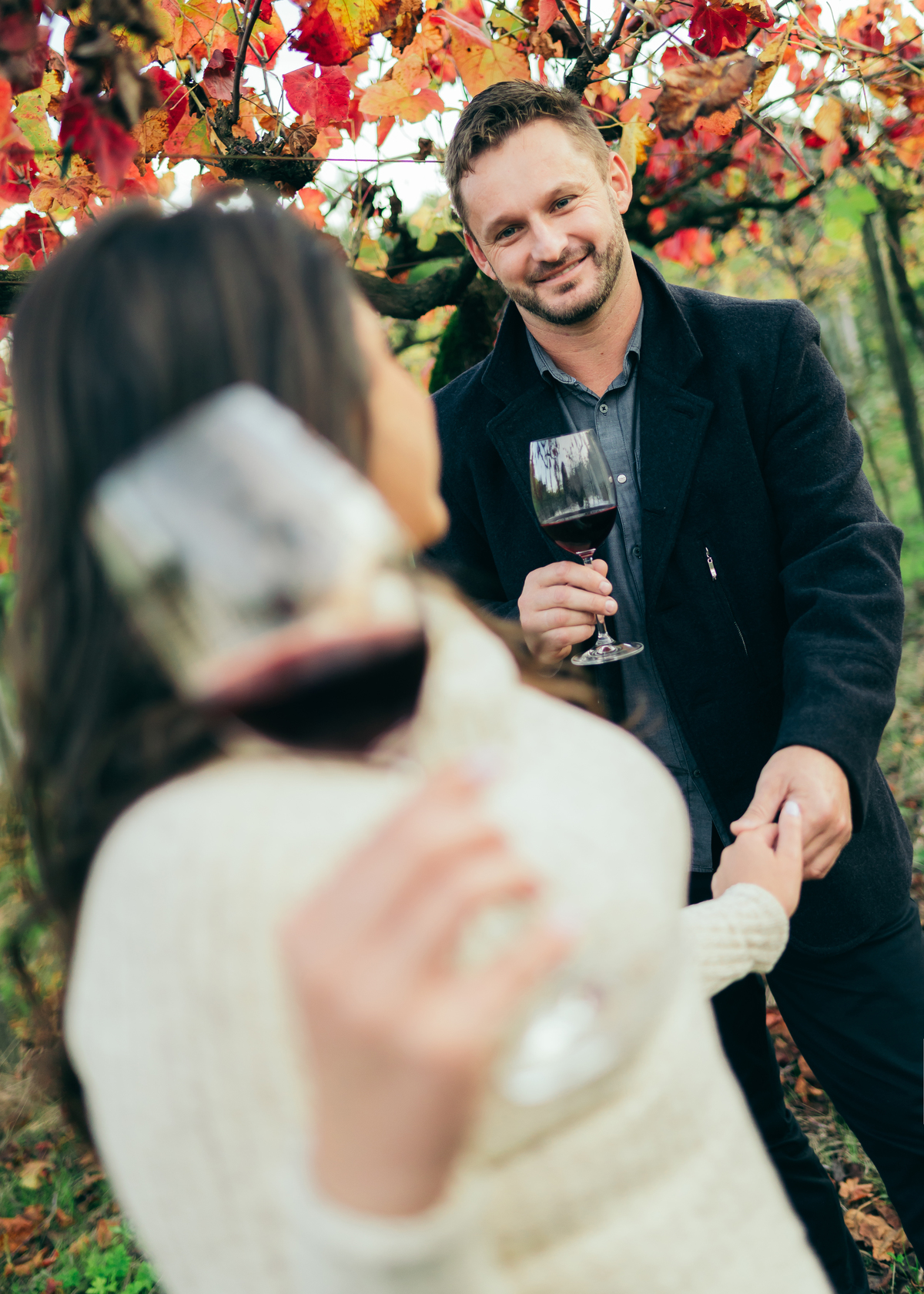 ensaio de casal em Monte Belo do Sul pré wedding na Serra Gaúcha daniela radavelli fotografia fotos com vinho e parreiral 