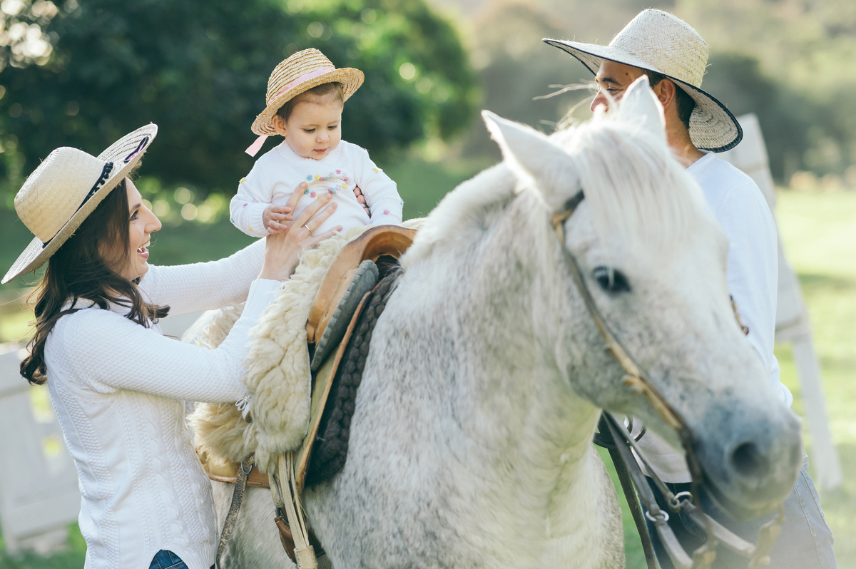 ensaio em família daniela radavelli fotografia Carlos Barbosa serra gaúcha ensaio com cavalo ensaio de bebê e família