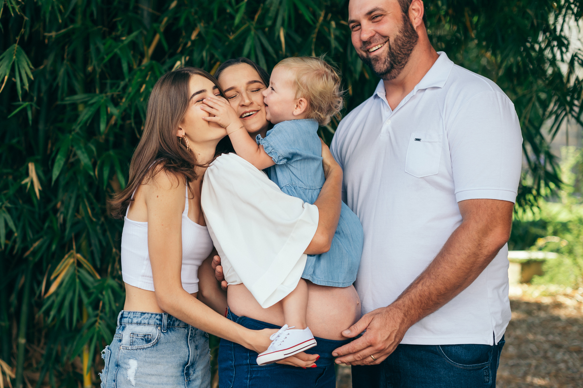 ensaio de gestante ensaio em Monte Belo do Sul daniela radavelli fotografia look de gestante ensaio com por do sol ensaio família