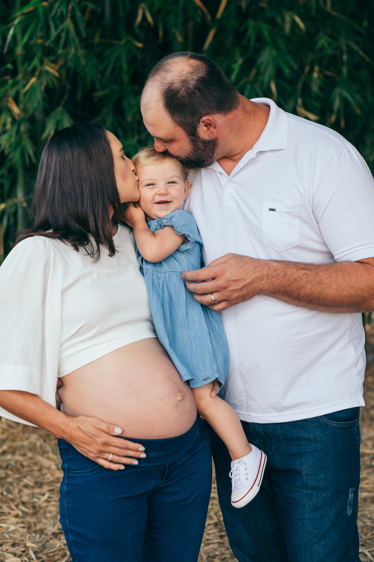 ensaio de gestante ensaio em Monte Belo do Sul daniela radavelli fotografia look de gestante ensaio com por do sol ensaio família