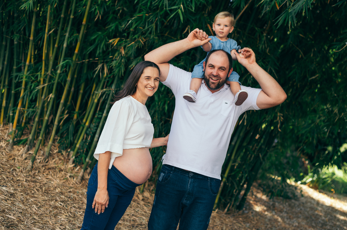 ensaio de gestante ensaio em Monte Belo do Sul daniela radavelli fotografia look de gestante ensaio com por do sol ensaio família