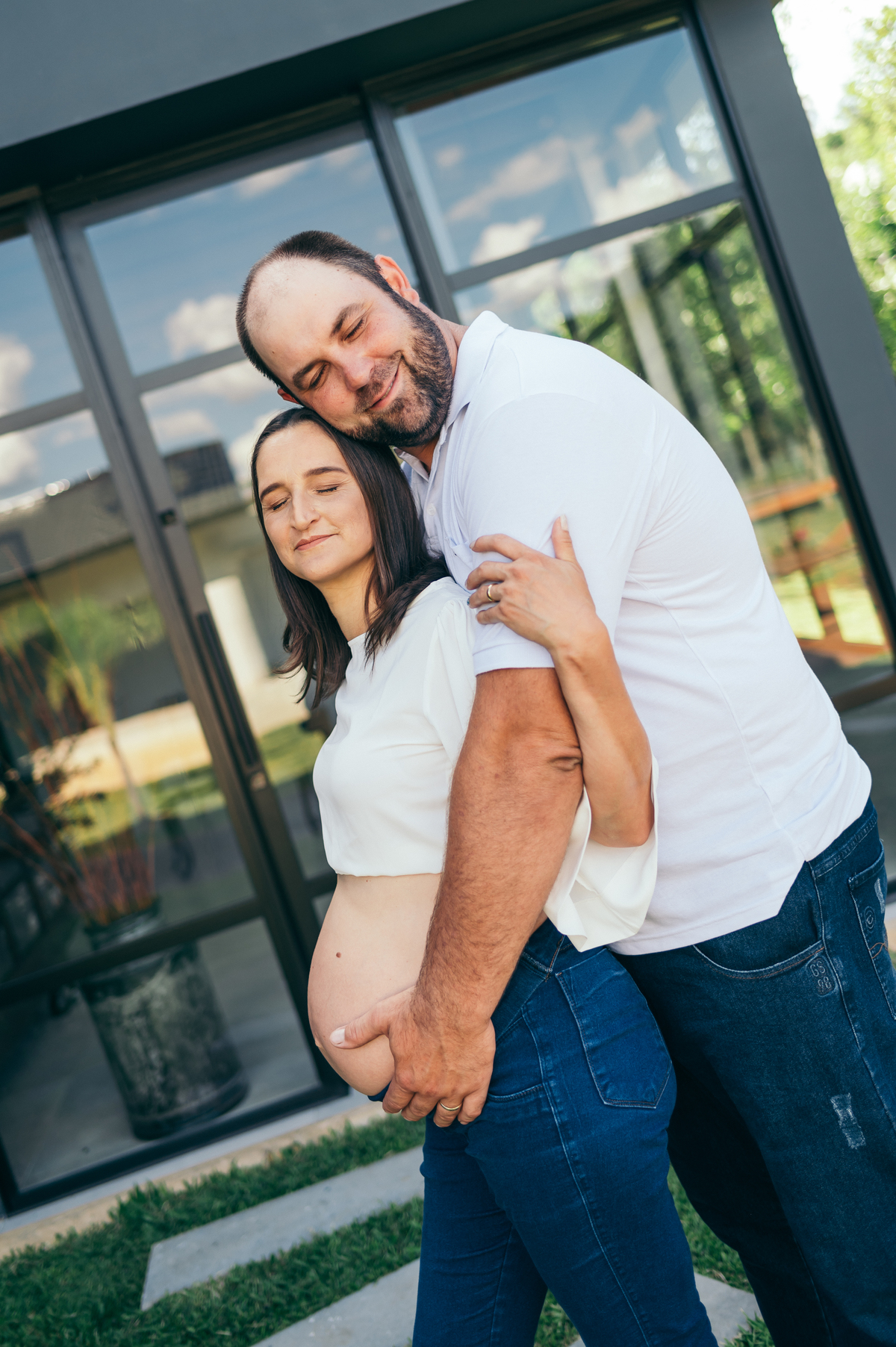 ensaio de gestante ensaio em Monte Belo do Sul daniela radavelli fotografia look de gestante ensaio com por do sol ensaio família