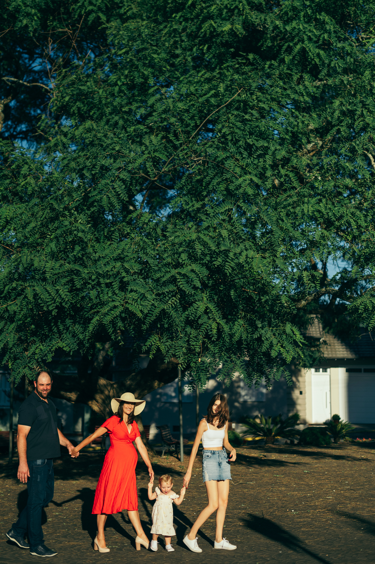 ensaio de gestante ensaio em Monte Belo do Sul daniela radavelli fotografia look de gestante ensaio com por do sol ensaio família