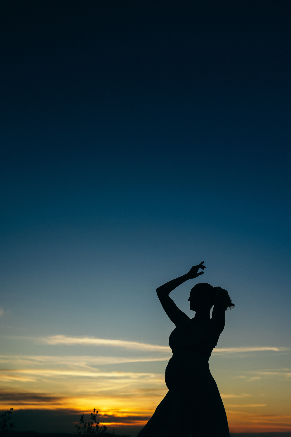 ensaio de gestante ensaio em Monte Belo do Sul daniela radavelli fotografia look de gestante ensaio com por do sol ensaio família
