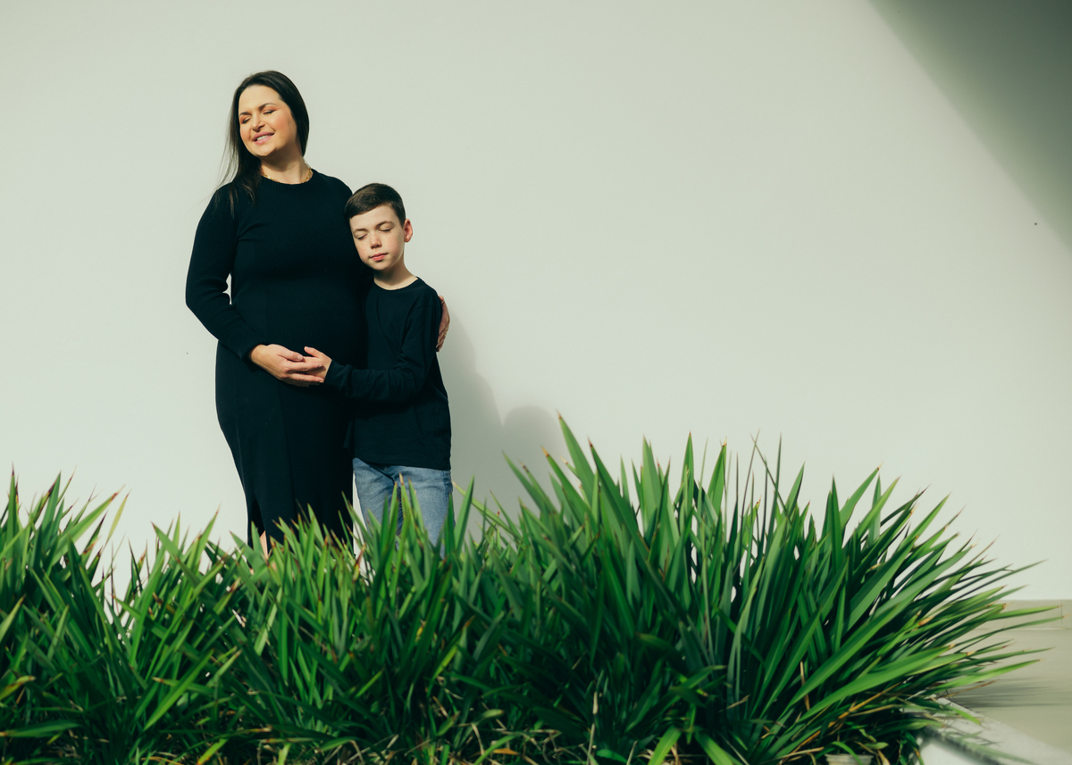 ensaio de gestante ensaio em Carlos Barbosa ensaio em casa daniela radavelli fotografia look de gestante ensaio no outono ensaio família