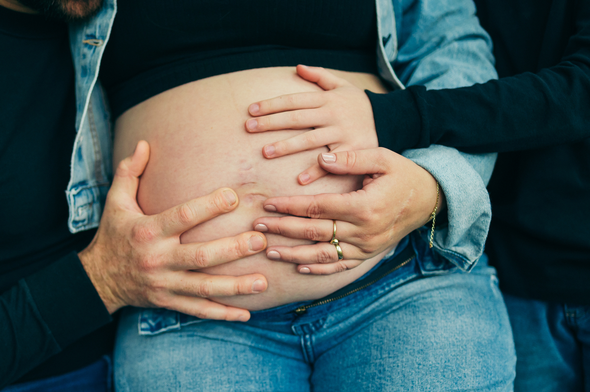 ensaio de gestante ensaio em Carlos Barbosa ensaio em casa daniela radavelli fotografia look de gestante ensaio no outono ensaio família