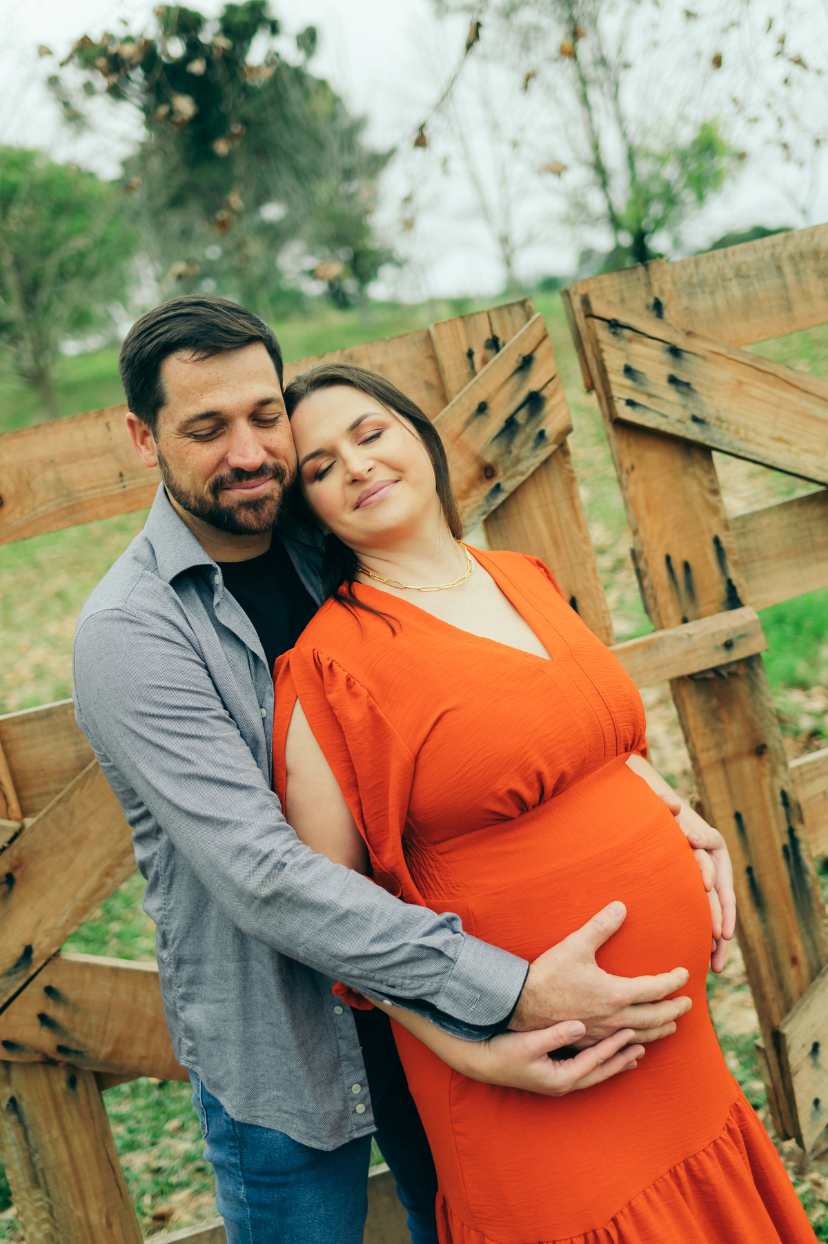 ensaio de gestante ensaio em Carlos Barbosa ensaio em casa daniela radavelli fotografia look de gestante ensaio no outono ensaio família
