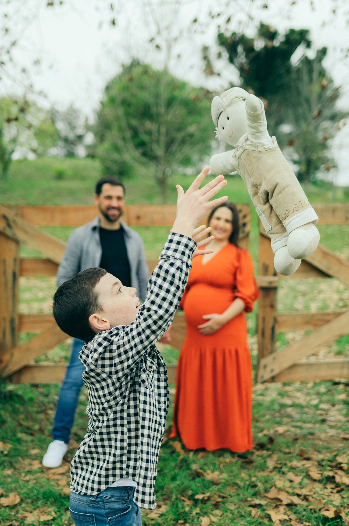 ensaio de gestante ensaio em Carlos Barbosa ensaio em casa daniela radavelli fotografia look de gestante ensaio no outono ensaio família