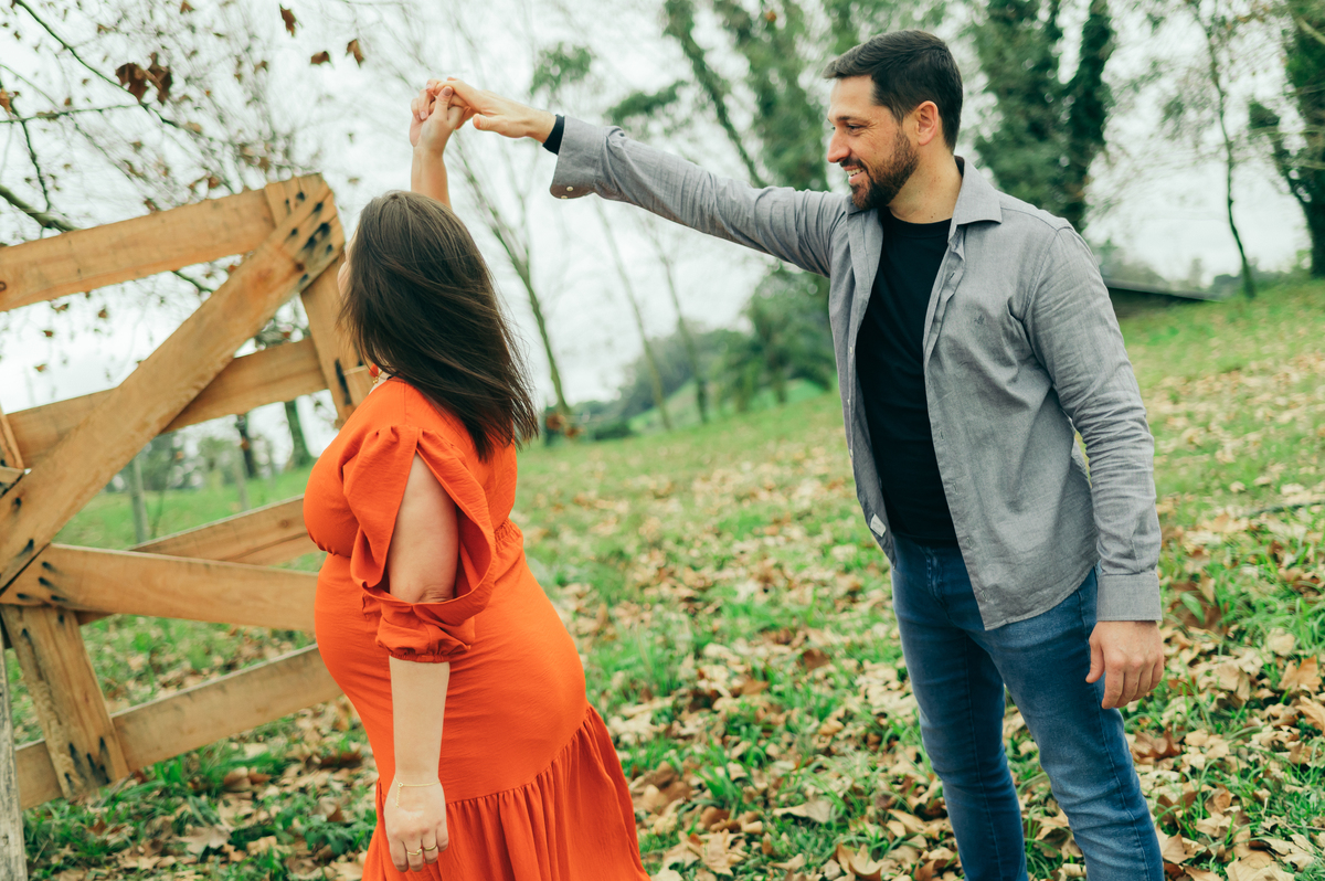 ensaio de gestante ensaio em Carlos Barbosa ensaio em casa daniela radavelli fotografia look de gestante ensaio no outono ensaio família