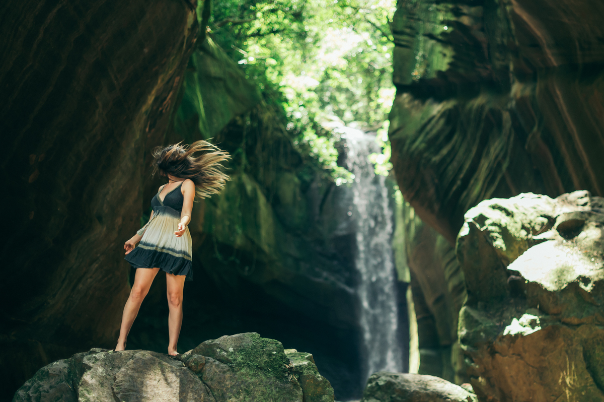 ensaio feminino ensaio no verão daniela radavelli fotografia Cachoeira das Andorinhas Rolante ensaio feminino fotografa na serra gaucha 