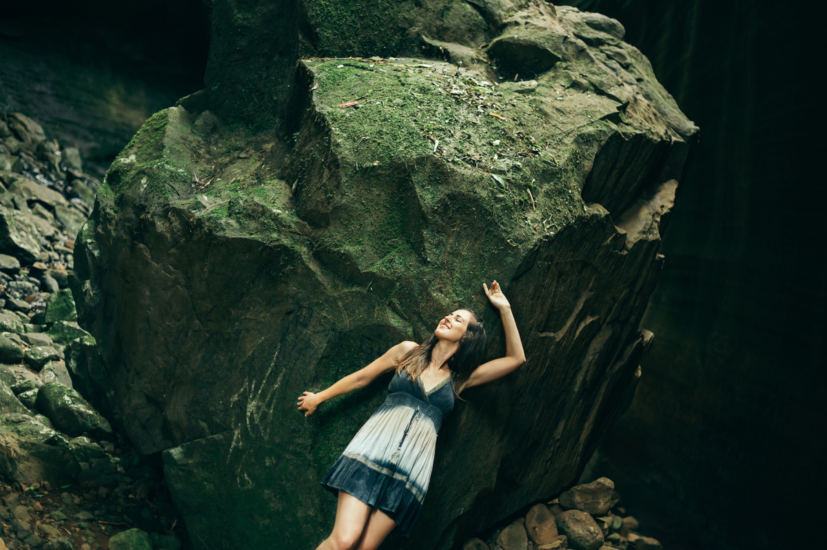 ensaio feminino ensaio no verão daniela radavelli fotografia Cachoeira das Andorinhas Rolante ensaio feminino fotografa na serra gaucha 
