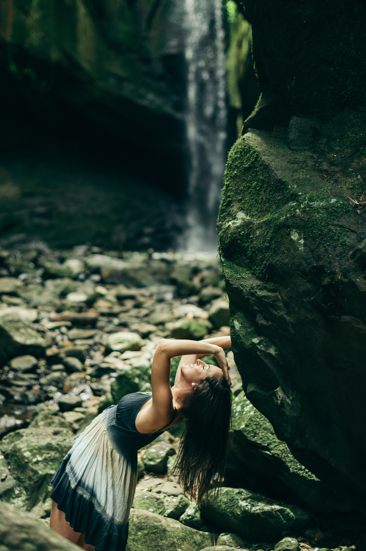 ensaio feminino ensaio no verão daniela radavelli fotografia Cachoeira das Andorinhas Rolante ensaio feminino fotografa na serra gaucha 