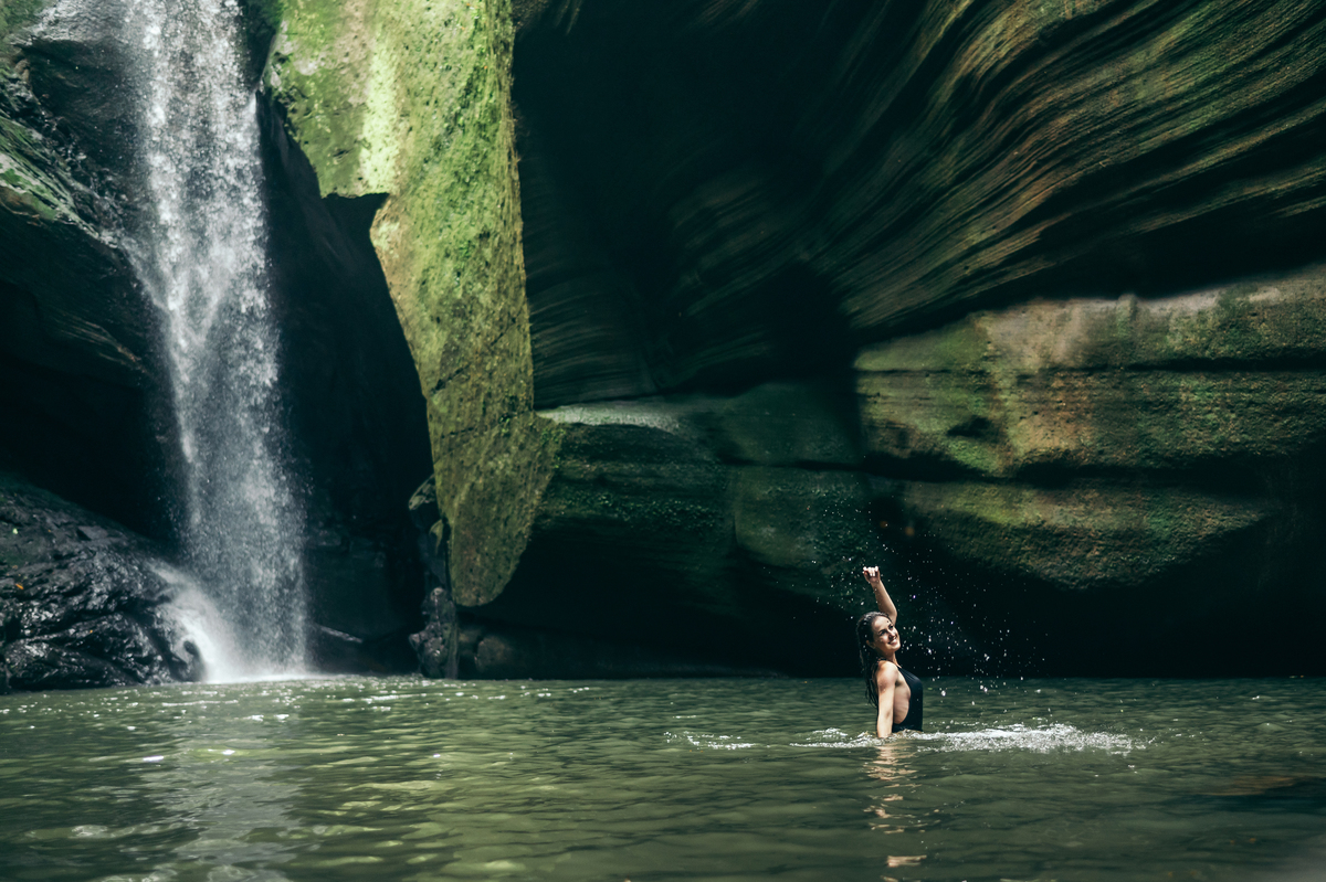 ensaio feminino ensaio no verão daniela radavelli fotografia Cachoeira das Andorinhas Rolante ensaio feminino fotografa na serra gaucha 