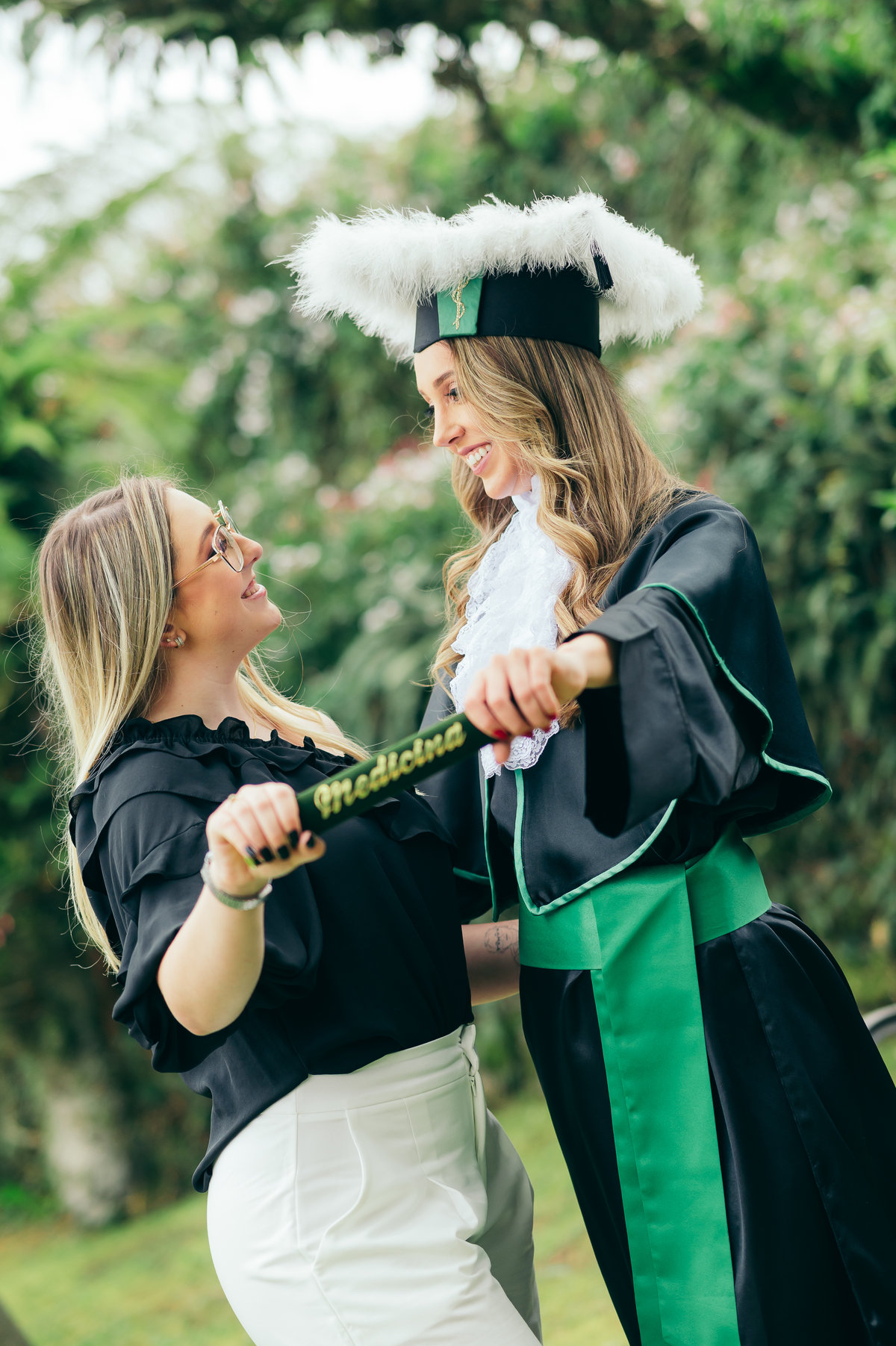 ensaio formatura daniela radavelli fotografia fotógrafa na Serra Gaúcha fotos de toga fotos de formatura ensaio com família Vinícola Don Giovanni Pinto Bandeira formatura em dupla