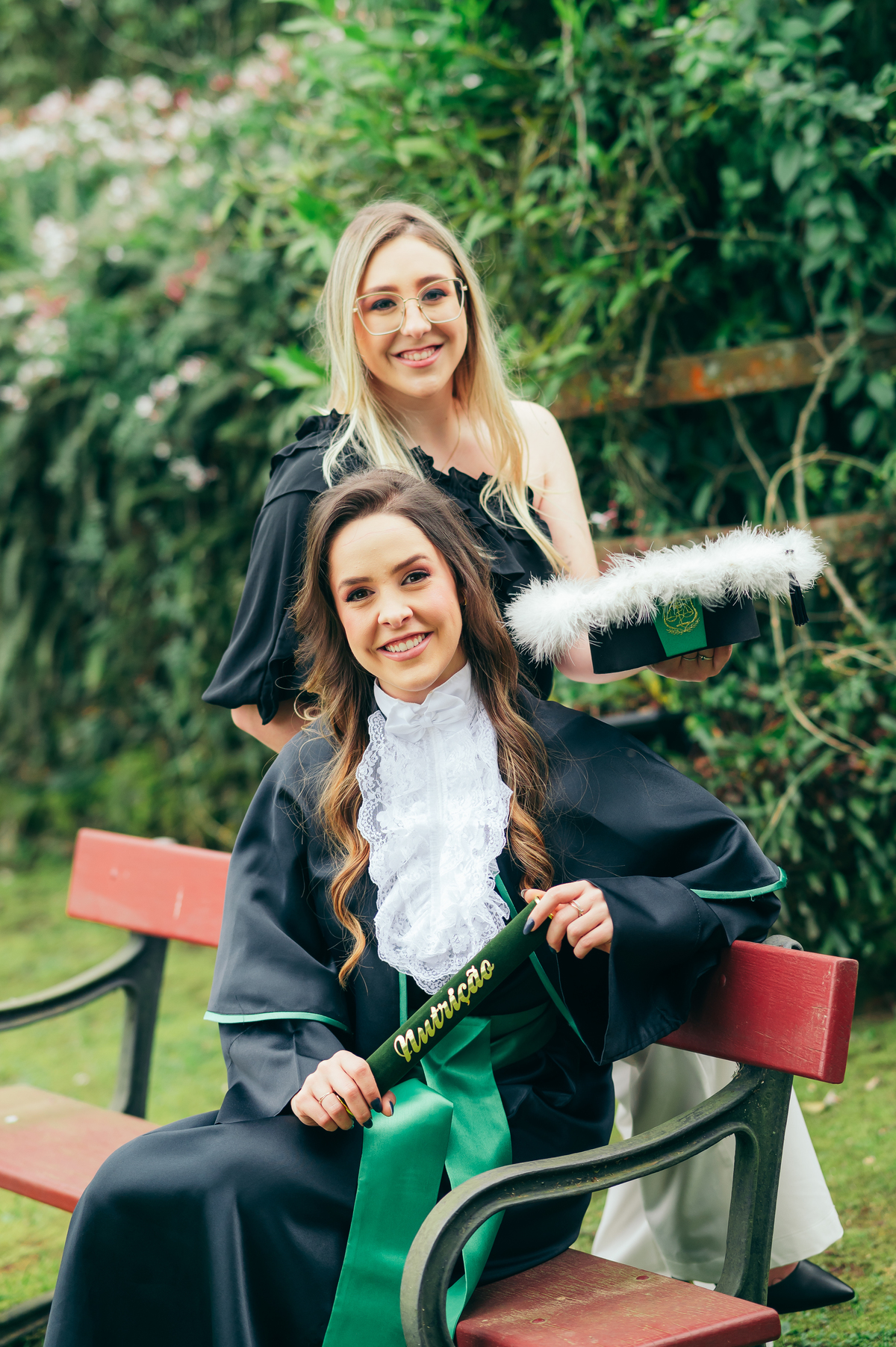 ensaio formatura daniela radavelli fotografia fotógrafa na Serra Gaúcha fotos de toga fotos de formatura ensaio com família Vinícola Don Giovanni Pinto Bandeira formatura em dupla