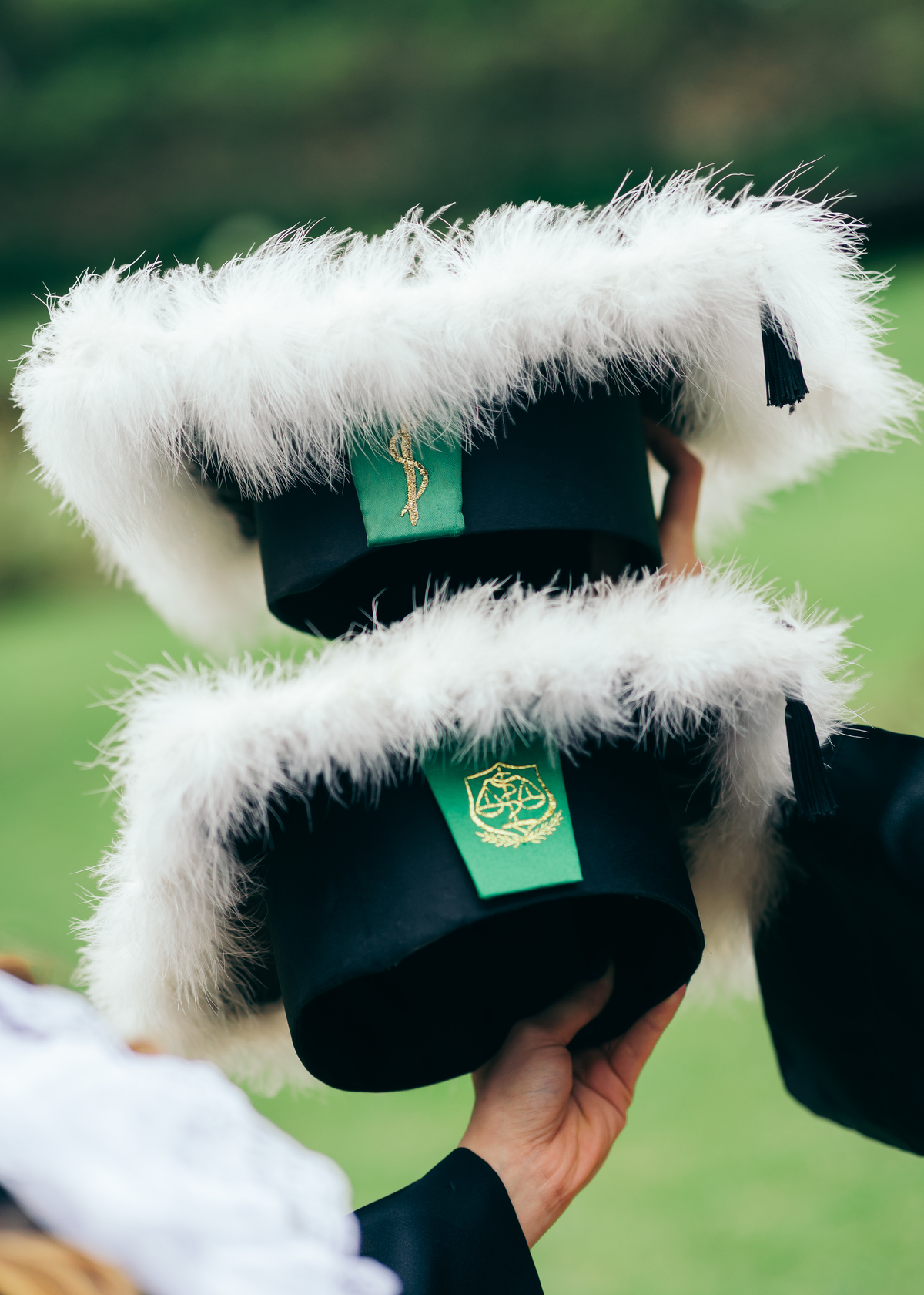 ensaio formatura daniela radavelli fotografia fotógrafa na Serra Gaúcha fotos de toga fotos de formatura ensaio com família Vinícola Don Giovanni Pinto Bandeira formatura em dupla