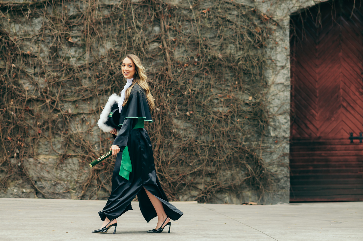 ensaio formatura daniela radavelli fotografia fotógrafa na Serra Gaúcha fotos de toga fotos de formatura ensaio com família Vinícola Don Giovanni Pinto Bandeira formatura em dupla