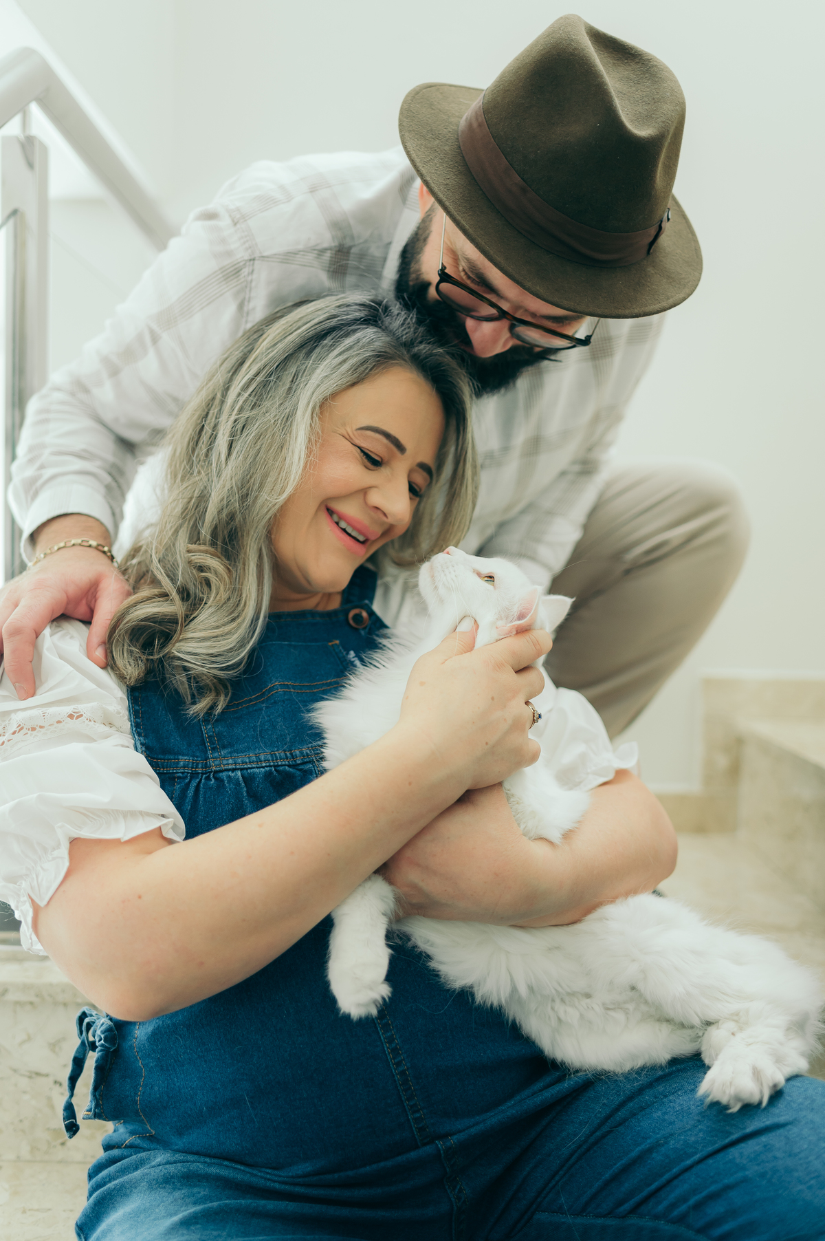 ensaio de gestante ensaio em casa Garibaldi daniela radavelli fotografia look de gestante ensaio família ensaio com doguinho ensaio com gatinho papai motoqueiro