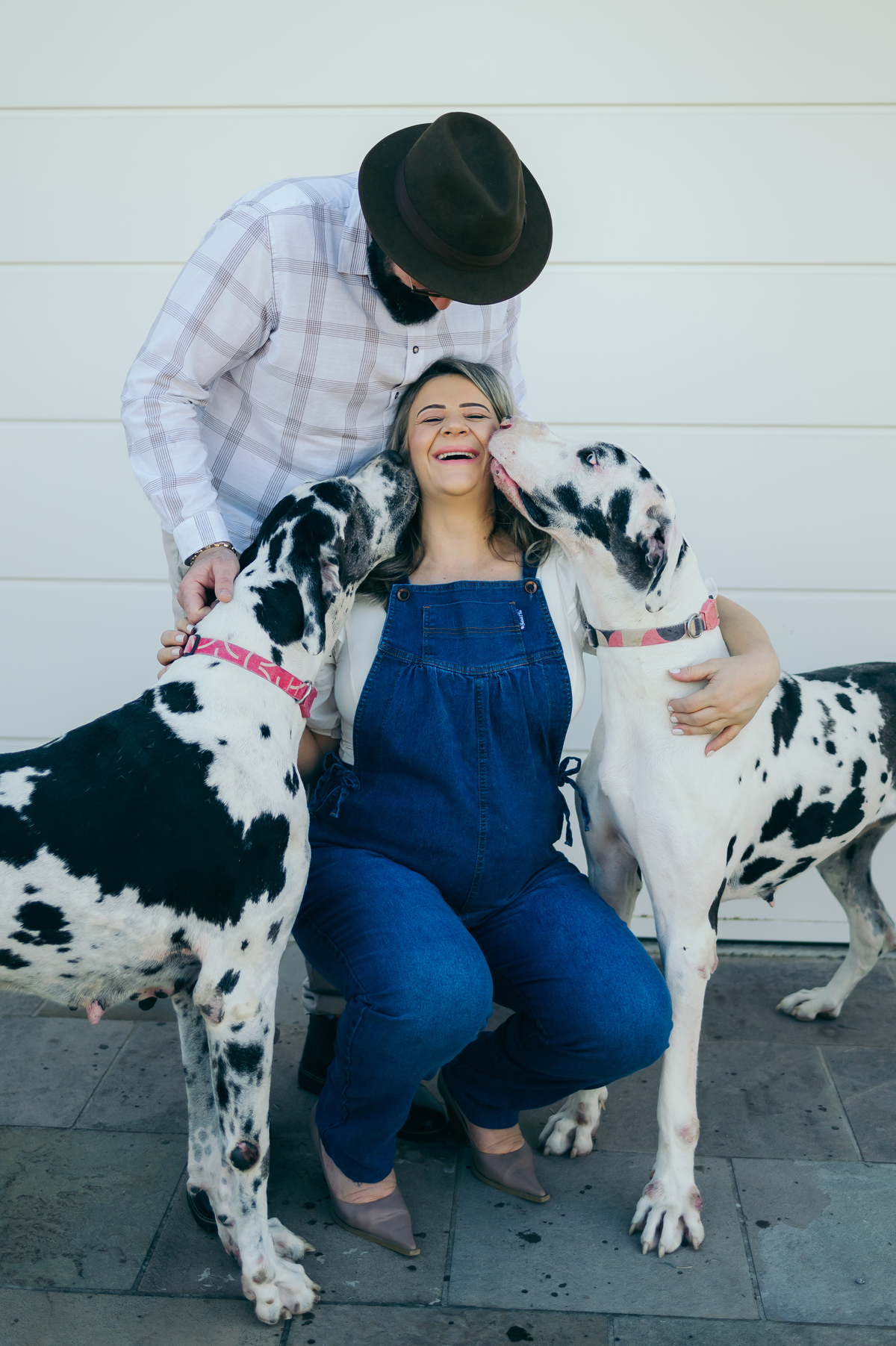 ensaio de gestante ensaio em casa Garibaldi daniela radavelli fotografia look de gestante ensaio família ensaio com doguinho ensaio com gatinho papai motoqueiro
