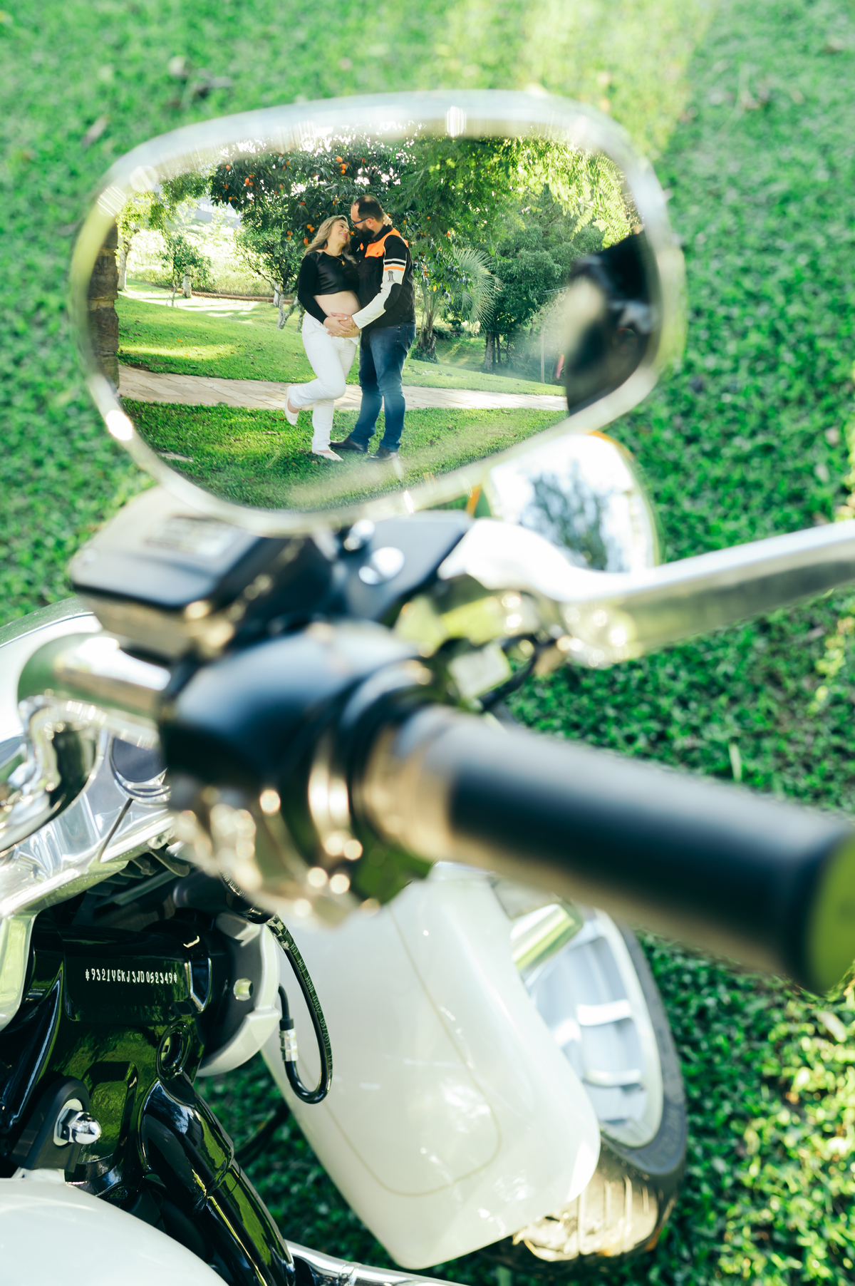 ensaio de gestante ensaio em casa Garibaldi daniela radavelli fotografia look de gestante ensaio família ensaio com doguinho ensaio com gatinho papai motoqueiro