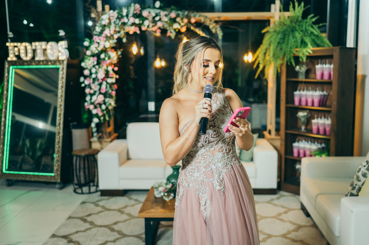 festa de formatura formanda em nutrição vestido de formatura  decoração de formatura Santorini Garden Vale dos Vinhedos daniela radavelli fotografia