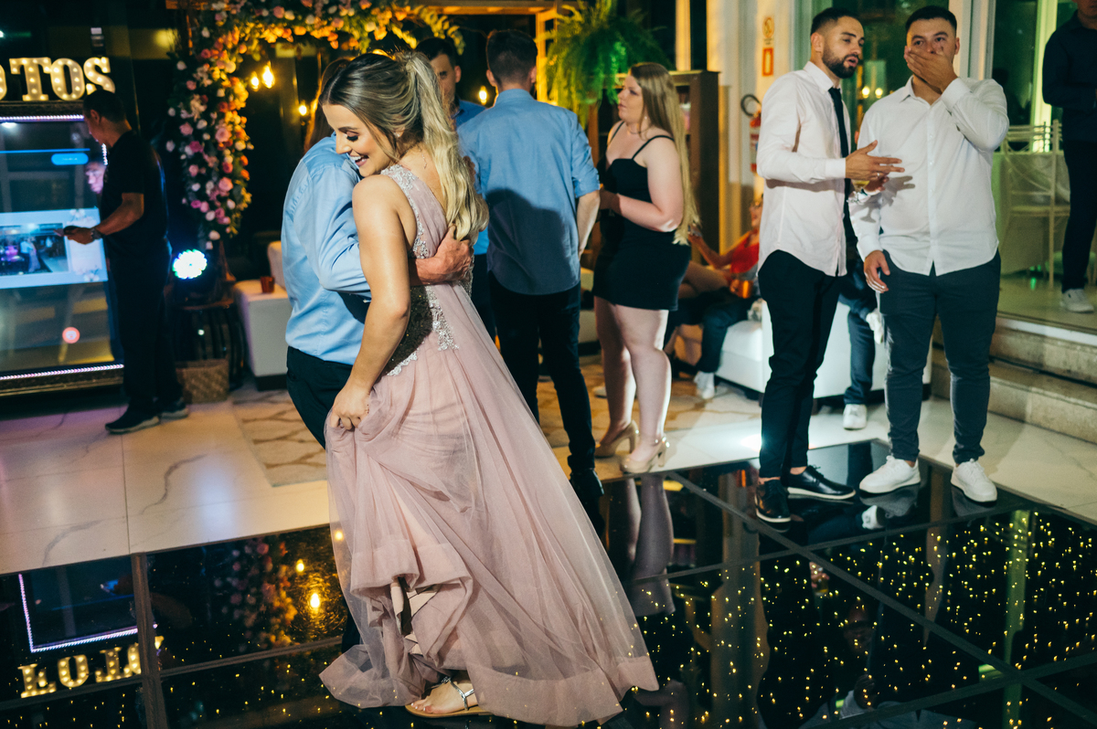 festa de formatura formanda em nutrição vestido de formatura  decoração de formatura Santorini Garden Vale dos Vinhedos daniela radavelli fotografia