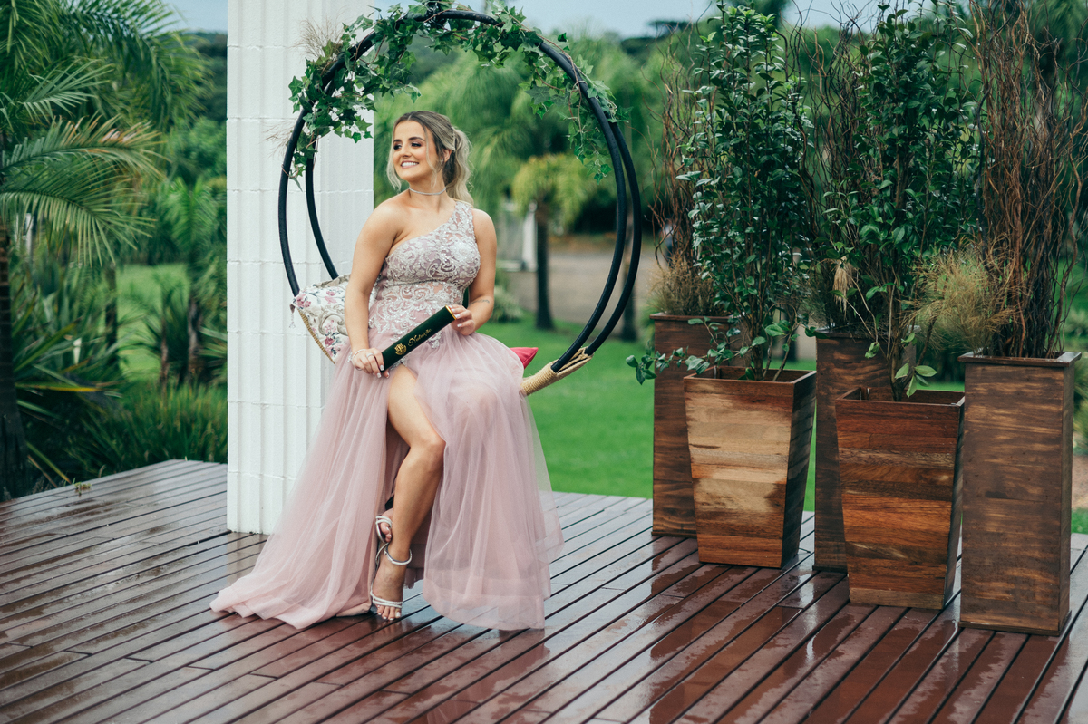 festa de formatura formanda em nutrição vestido de formatura  decoração de formatura Santorini Garden Vale dos Vinhedos daniela radavelli fotografia