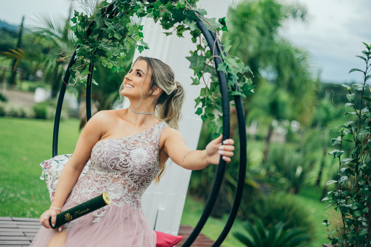 festa de formatura formanda em nutrição vestido de formatura  decoração de formatura Santorini Garden Vale dos Vinhedos daniela radavelli fotografia