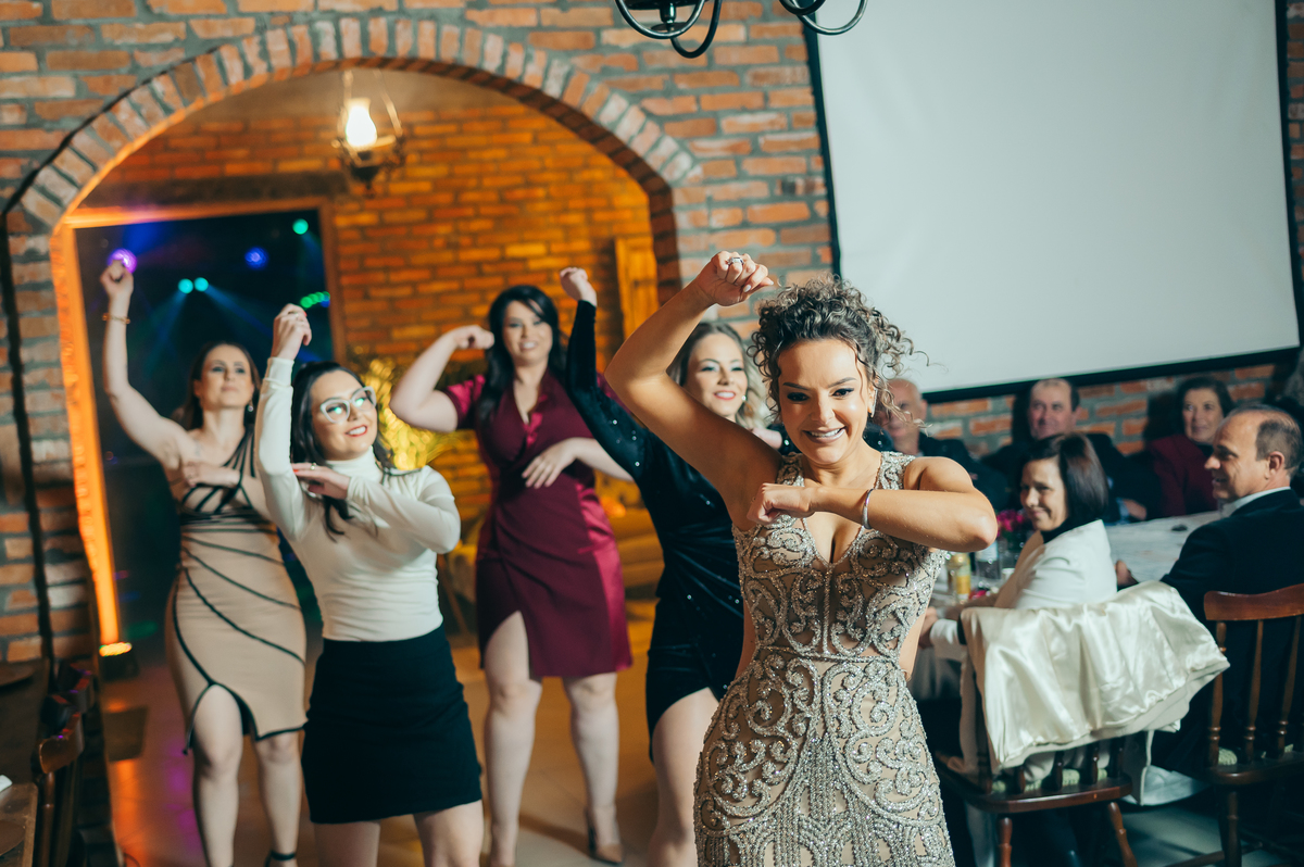 festa de formatura formanda em cosmetologia e estética vestido de formatura decoração de formatura Vinícola La Cantina daniela radavelli fotografia