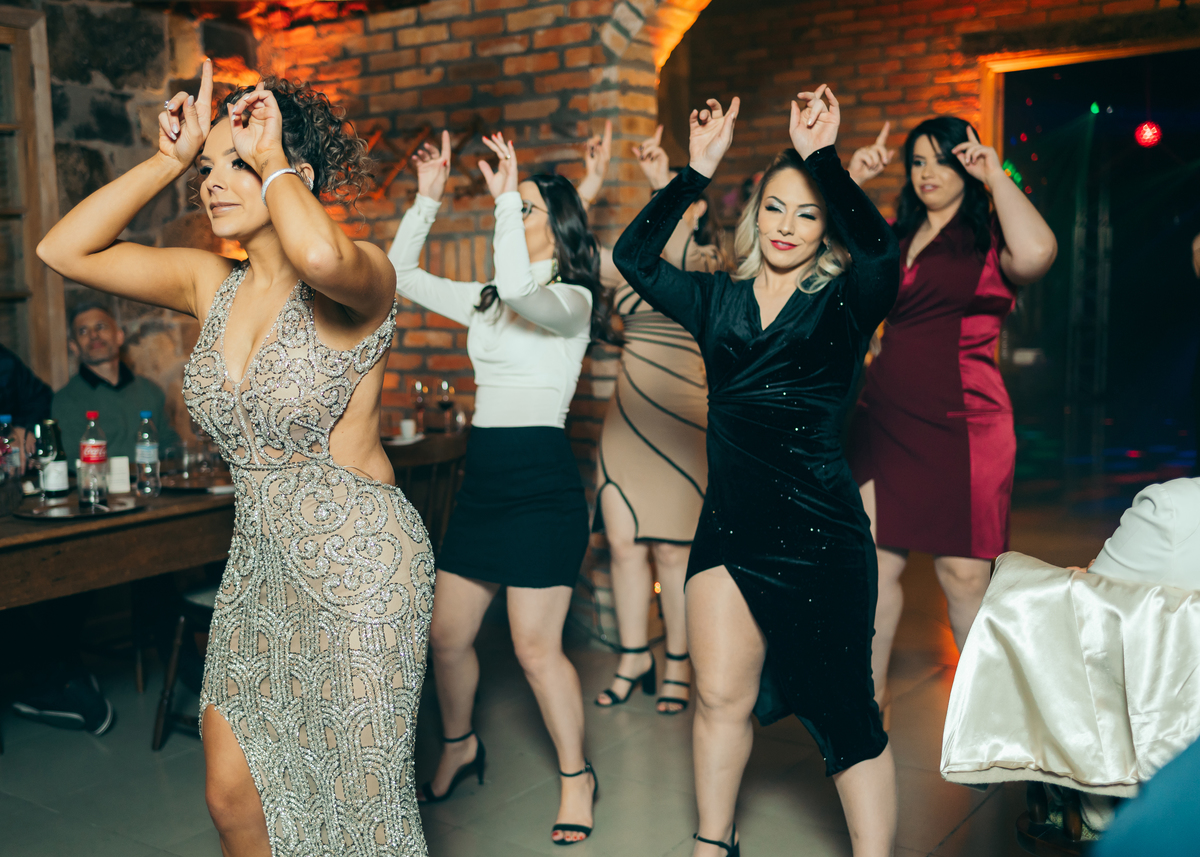 festa de formatura formanda em cosmetologia e estética vestido de formatura decoração de formatura Vinícola La Cantina daniela radavelli fotografia