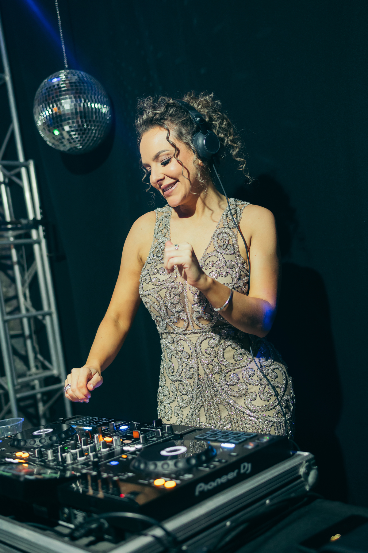 festa de formatura formanda em cosmetologia e estética vestido de formatura decoração de formatura Vinícola La Cantina daniela radavelli fotografia