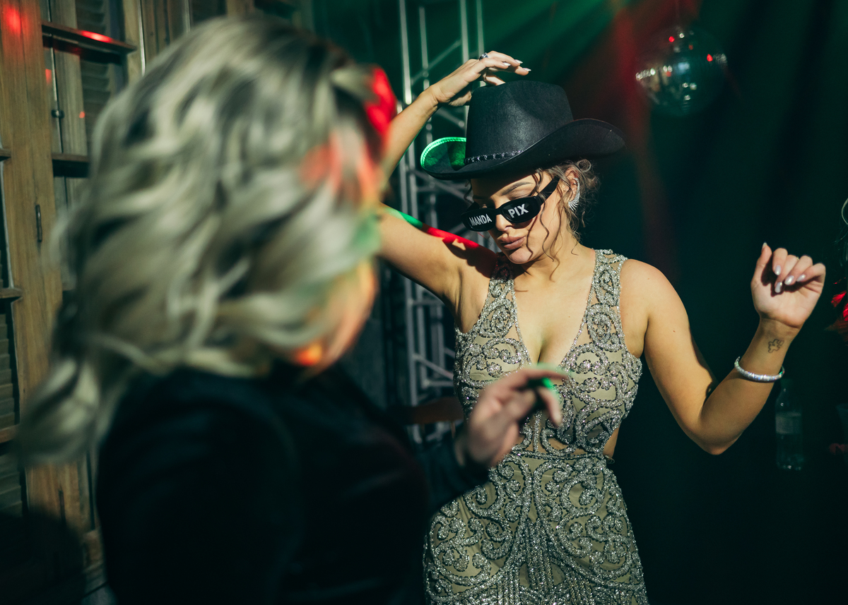 festa de formatura formanda em cosmetologia e estética vestido de formatura decoração de formatura Vinícola La Cantina daniela radavelli fotografia