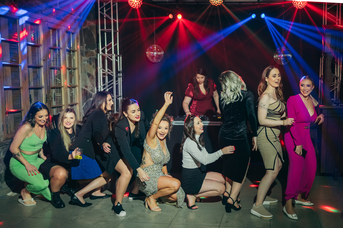 festa de formatura formanda em cosmetologia e estética vestido de formatura decoração de formatura Vinícola La Cantina daniela radavelli fotografia